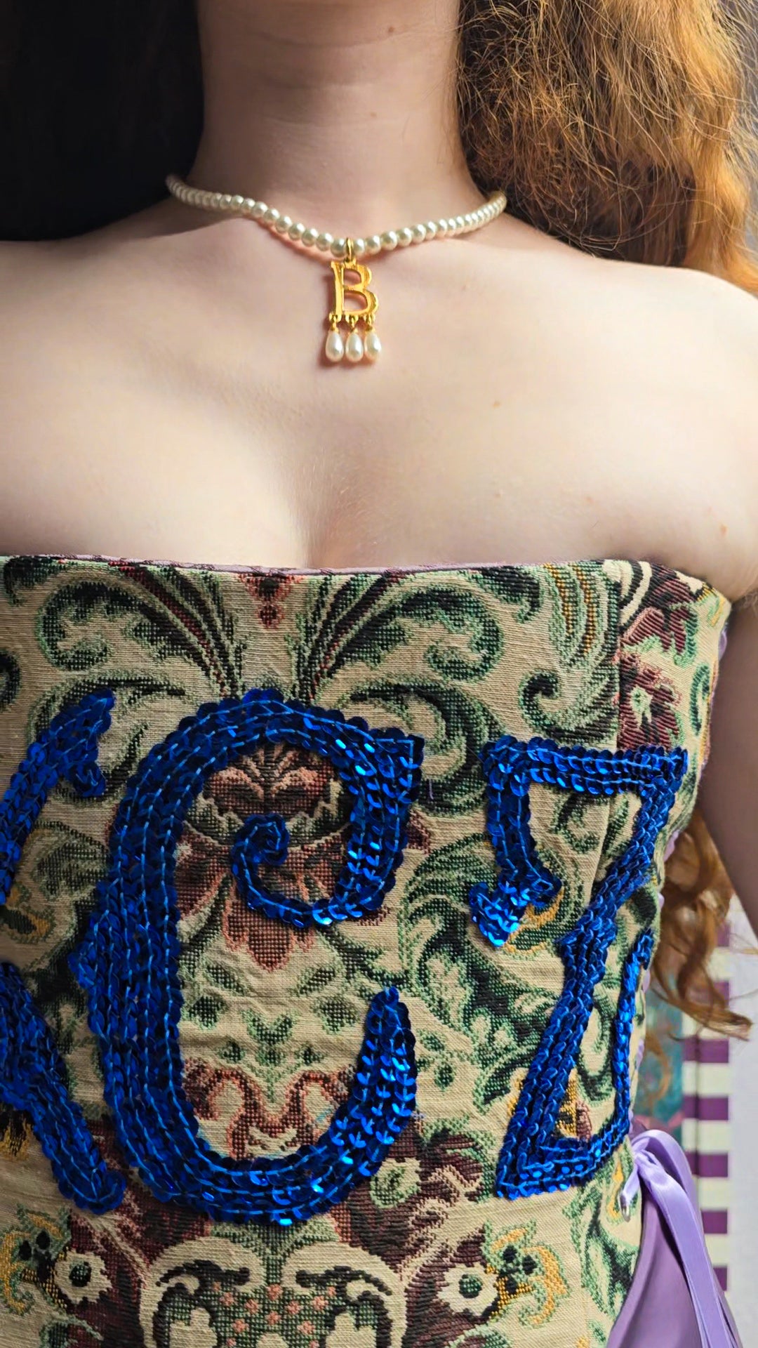 corset brodé conte de fée
aliénor schienhinski